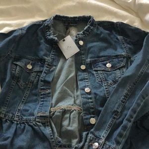 Cutest denim  cropped w ruffled bottom new w tags